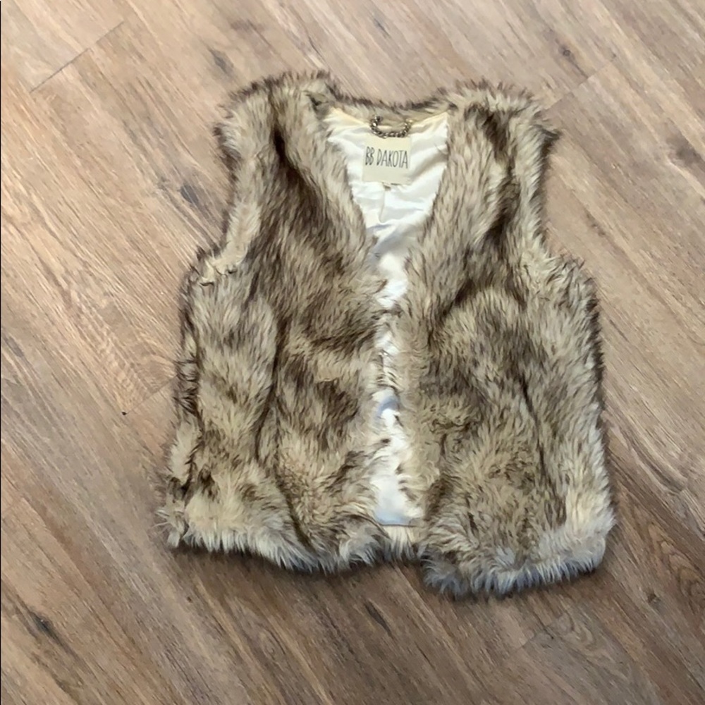 BB DAKOTA FAUX FUR VEST